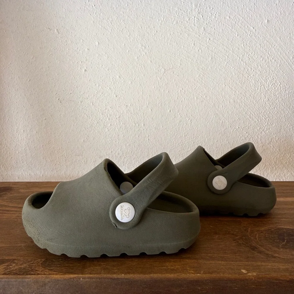 Koala Kids Clogs Olive Green Slip On Sandals Size 4 Lightweight Casual Shoes